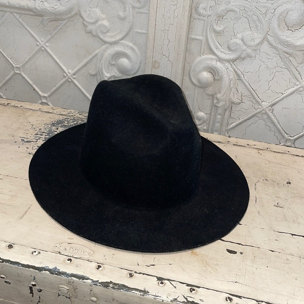 Gigi Pip “Wes” stiff brim fedora.